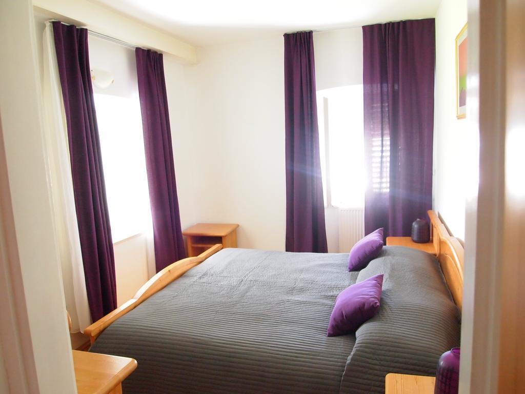 Guest House Kolarin Slano Bagian luar foto